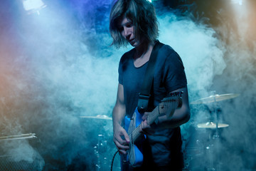 Obraz premium Guitarist plays solo.