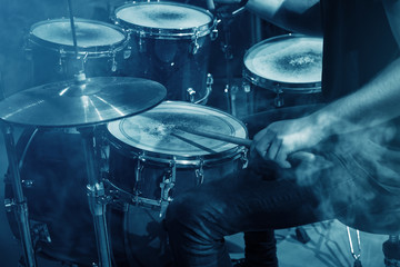 Fototapeta na wymiar The drummer plays solo.