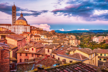 Fototapeta na wymiar Beautiful stunning panoramic view of historical part of medieval town of Siena in the morning in Tuscany, Italy