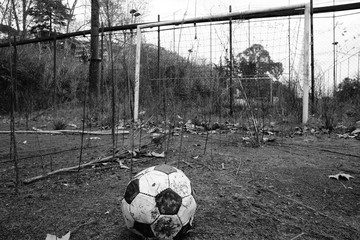 Campo di calcio abbandonato