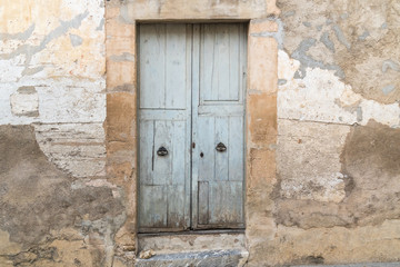 Alte Tür eines Hauses
