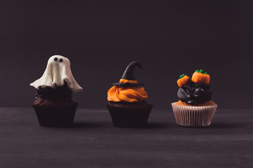 traditional halloween cupcakes