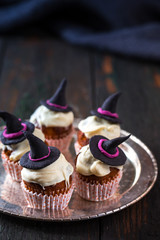 Cupcakes on a plate of metal