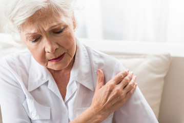 Aging lady is feeling ache in her body