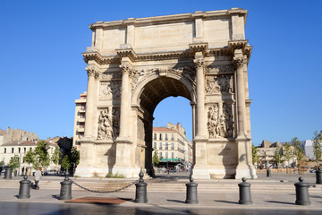 Fototapeta na wymiar Arc de Triomphe de la Porte d'Aix à Marseille