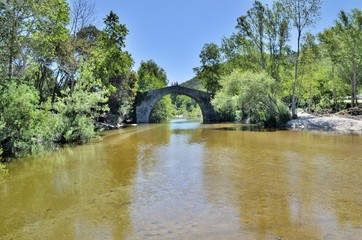 Fototapeta na wymiar le pont genois de Spina Cavallu, Sartene