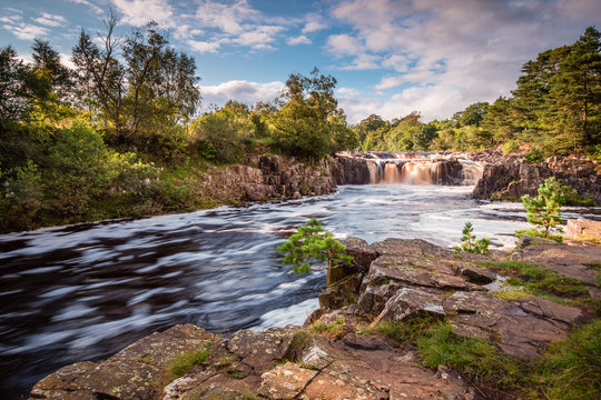 Fototapeta River Tees and Low Force Waterfall / The River Tees cascades over the Whin Sill at Low Force Waterfall, as the Pennine Way follows the southern riverbank