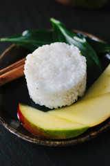 Nice vegetarian sticky rice with mango pieces.