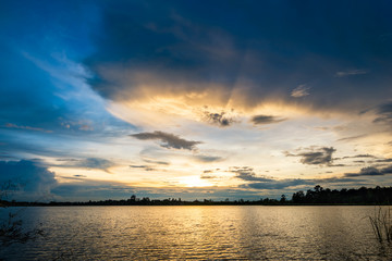 Obraz premium Sunset on the lake landscape