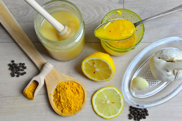 selbstgemachtes Natürliches Antibiotikum mit Honig Golden Honey Kurkuma