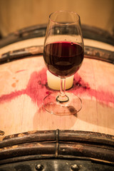 verre de vin sur le fût