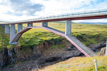 Obraz premium Bridge crossing Jokulsa river in North Iceland