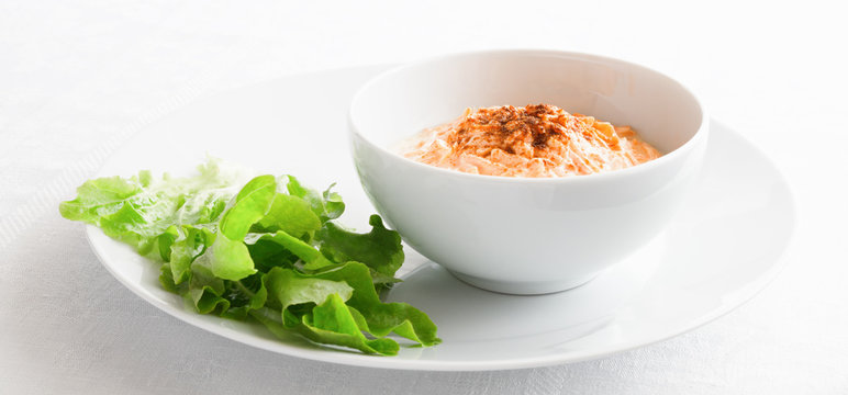 vegetarian carrot salad with garlic and yogurt dressing 