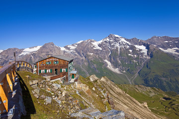 Fototapeta na wymiar Die Edelweisshütte auf der Edelweißspitze