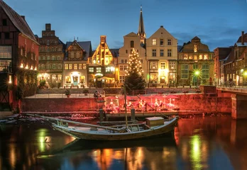 Schnee- und Weihnachtslandschaft bei Nacht, Lüneburg, bei Hamburg, Deutschland. © m. letschert