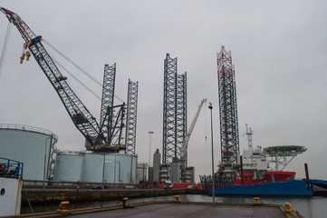 Fototapeta na wymiar crane platform in Esberg port in Denmark
