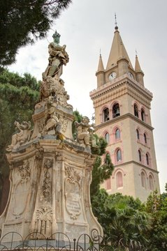 Ville de Messine en Sicile, sur les bords du d&eacute;troit