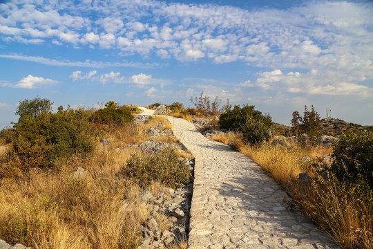 Kanal von St. Anthony (&Scaron;ibenik, Kroatien) / The road to the sky / The road along the coast of the canal
