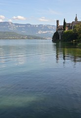 Fototapeta na wymiar Abbaye royale d'Hautecombe sur le Lac du Bourget, en Savoie