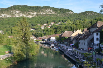 Fototapeta na wymiar Chanaz, en Savoie, village écluse entre le Rhône et le Lac du Bourget 