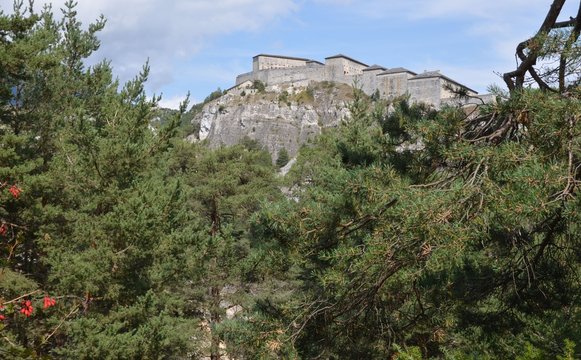 Fort Victor Emmanuel formant partie de la barrière de l'Esseillon dans les Alpes. Porte du parc national de la Vanoise