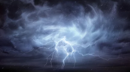 Photo sur Plexiglas Orage Pluie et orage dans un ciel dramatique