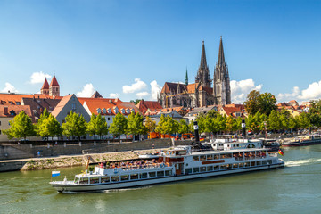 Kathedrale, Regensburg, Donau, Deutschland  - obrazy, fototapety, plakaty