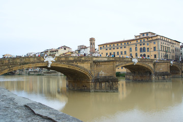 Fototapeta premium view of the river arno, bridges of florence in tuscany, renaissance