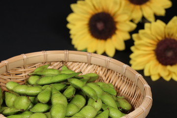 だだちゃ豆とヒマワリ