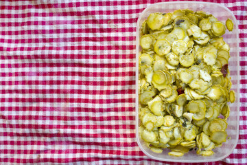 preparing zucchini in oil