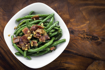 sauteed garlic butter green beans with bacon