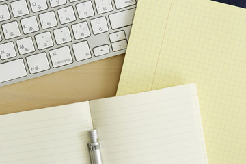 デスク　メモ　ビジネス