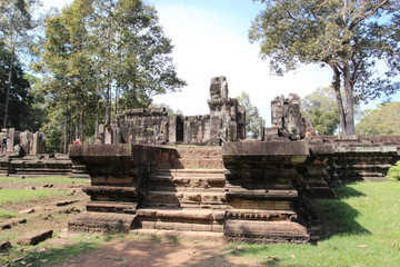 Fototapeta premium Ruins and walls of an ancient city in Angkor complex, near the ancient capital of Cambodia - Siem Reap