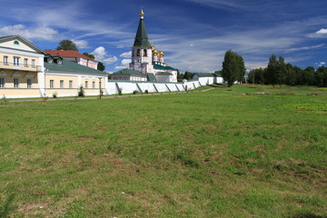 Fototapeta na wymiar Legendary Monastery on the great lake