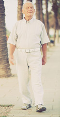 Obraz premium male in shirt going at the street