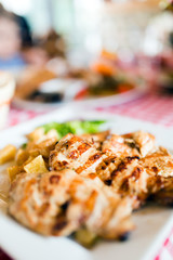 Grilled poultry meat with vegetables