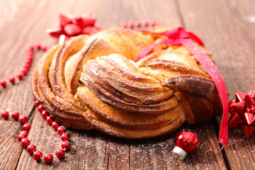 christmas cinnamon cake roll