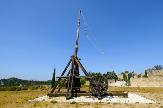 La catapulte dans le ch&acirc;teau des Baux-de-Provence. France.