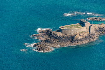 Vue aérienne du fort de Harbour en Bretagne nord en France