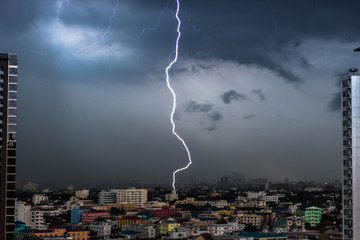 Thunder : 落雷・雷・街