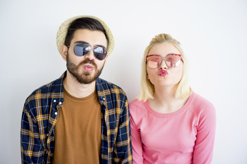 Obraz premium Young fashionable couple