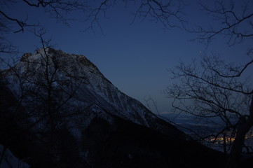 Fototapeta premium 夜明けの阿弥陀岳