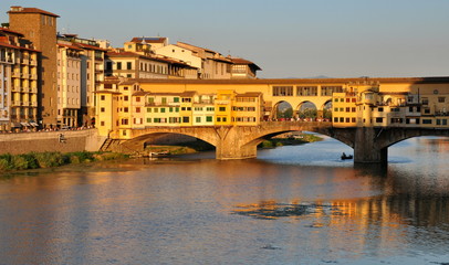 Ponte Vecchio im warmen Licht des späten Nachmittags