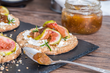 Multigrain crispread appetizer