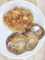 Kartoffelpuffer mit Apfelmus