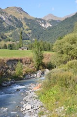 Fototapeta na wymiar Vallée de Termignon, en Savoie, porte du parc national de la Vanoise dans les Alpes Françaises