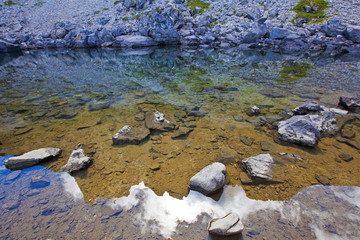 Die Ennskraxn spiegelt sich im Blauen See