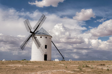 Molino de viento de Don Quijote en Castilla La Mancha. España.