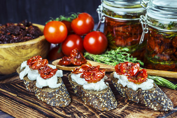 Sandwiches with sun-dried tomatoes.