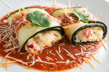 zucchini stuffed with ricotta and bell peppers